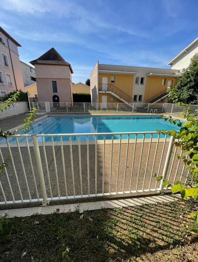 Appartement Avec Place De Parking Et Piscine Villefranche-sur-Saône Eksteriør billede