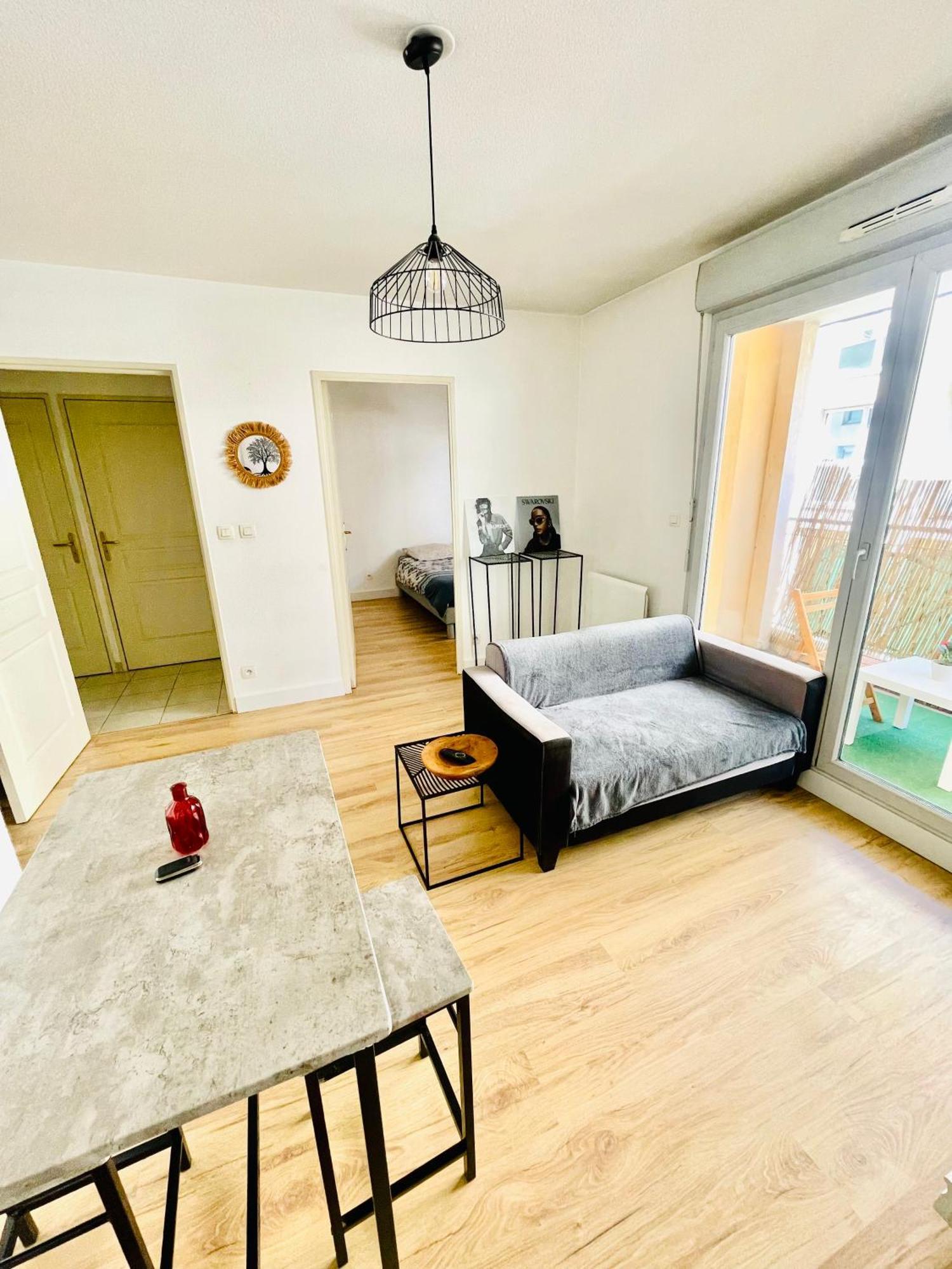 Appartement Avec Place De Parking Et Piscine Villefranche-sur-Saône Eksteriør billede