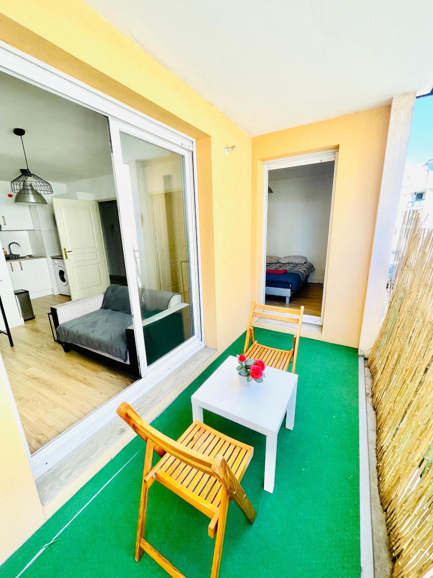 Appartement Avec Place De Parking Et Piscine Villefranche-sur-Saône Eksteriør billede